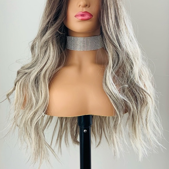 Easy to Wear Effortless Style 20” Ombre Ash Synthetic Wig - Picture 2 of 15